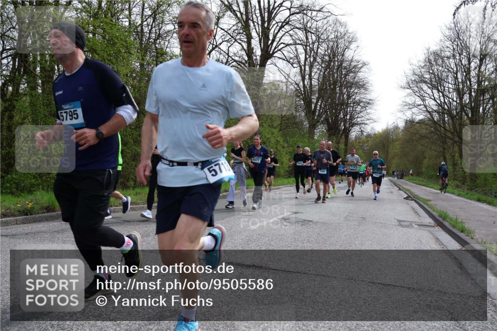 12.04.2026 - 45. Internationalen Wilhelmsburger Insellauf Yannick Fuchs http://msf.ph/oto/9505586 12.04.2026 12:57:04 Laufen 5795, 5713, 5477 meine-sportfotos.de