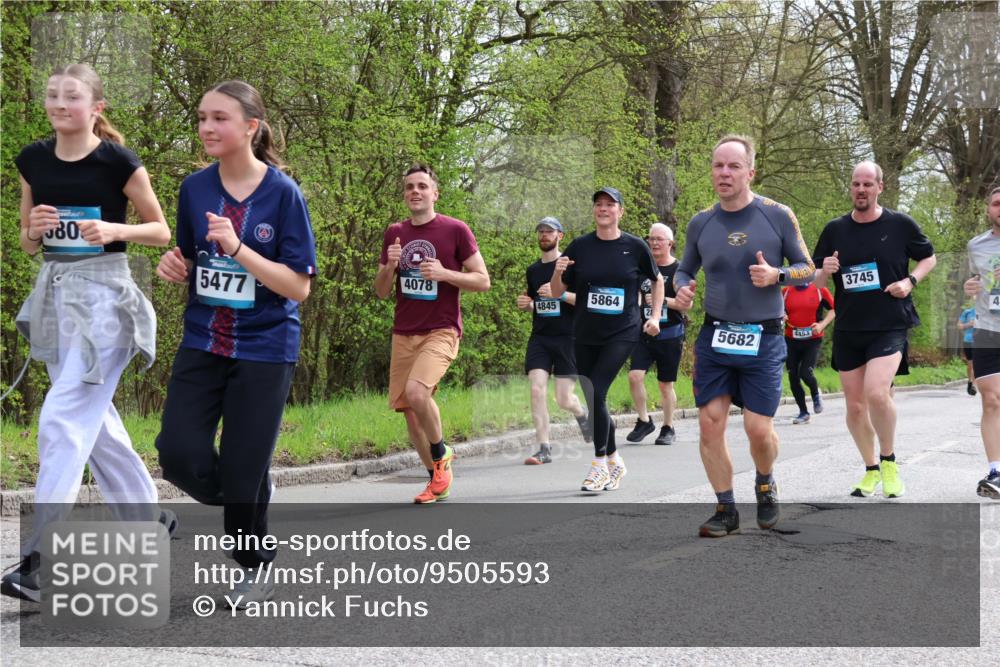 12.04.2026 - 45. Internationalen Wilhelmsburger Insellauf Yannick Fuchs http://msf.ph/oto/9505593 12.04.2026 12:57:06 Laufen 80, 5477, 4078, 5864, 4845, 2, 4453, 5682, 3745 meine-sportfotos.de