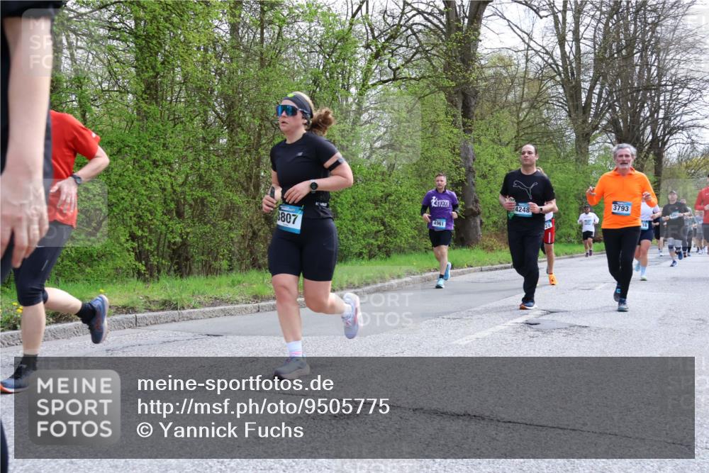 12.04.2026 - 45. Internationalen Wilhelmsburger Insellauf Yannick Fuchs http://msf.ph/oto/9505775 12.04.2026 12:58:15 Laufen 4248, 4961, 3807, 24, 3793 meine-sportfotos.de