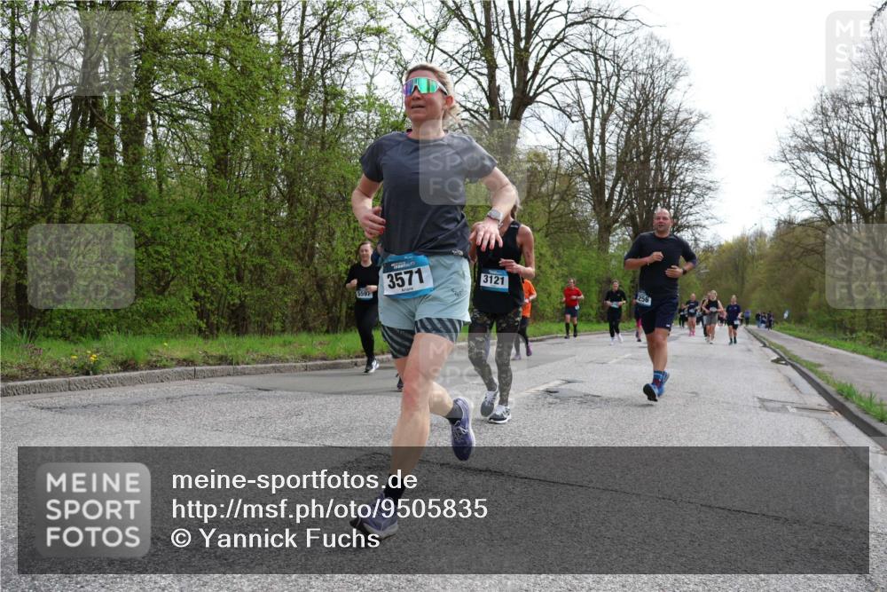 12.04.2026 - 45. Internationalen Wilhelmsburger Insellauf Yannick Fuchs http://msf.ph/oto/9505835 12.04.2026 12:58:29 Laufen 5597, 3571, 3121, 256 meine-sportfotos.de