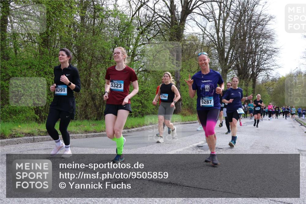 12.04.2026 - 45. Internationalen Wilhelmsburger Insellauf Yannick Fuchs http://msf.ph/oto/9505859 12.04.2026 12:58:35 Laufen 5323, 4391, 5704, 5287, 4798, 23 meine-sportfotos.de