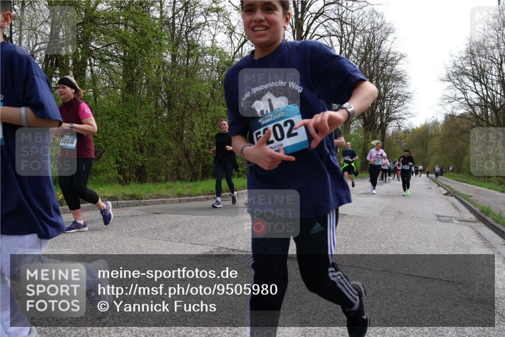 12.04.2026 - 45. Internationalen Wilhelmsburger Insellauf Yannick Fuchs http://msf.ph/oto/9505980 12.04.2026 12:59:01 Laufen 3868, 202, 4416 meine-sportfotos.de