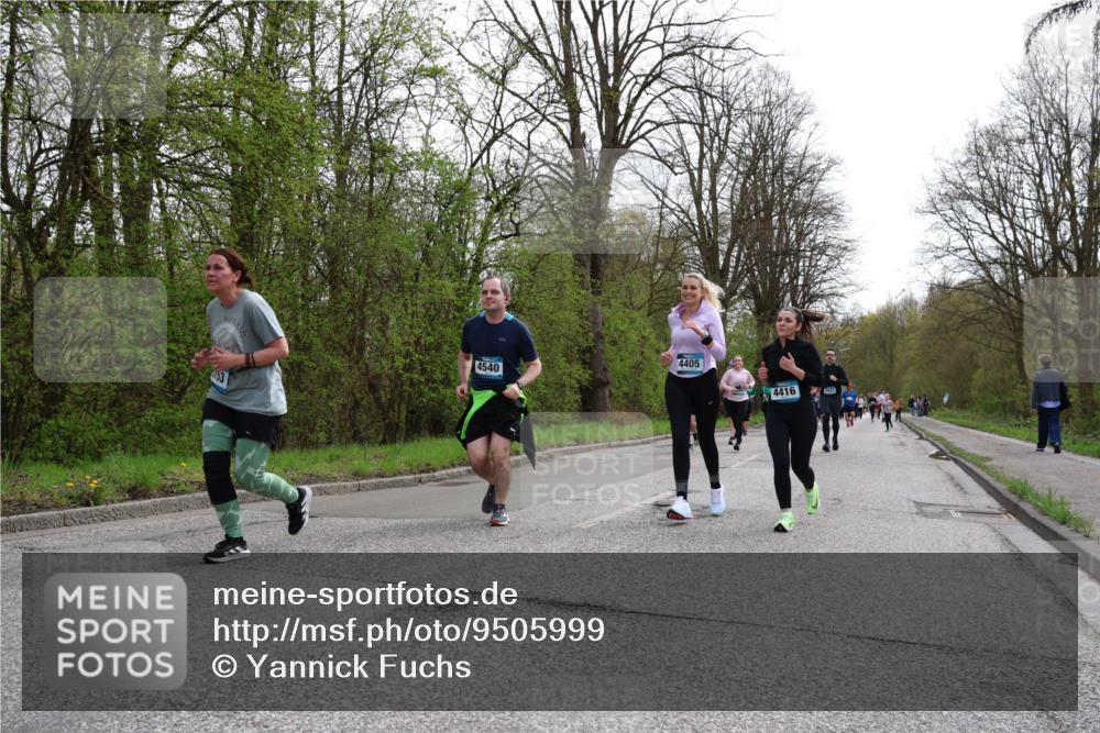 12.04.2026 - 45. Internationalen Wilhelmsburger Insellauf Yannick Fuchs http://msf.ph/oto/9505999 12.04.2026 12:59:05 Laufen 4540, 153, 4405, 4416 meine-sportfotos.de