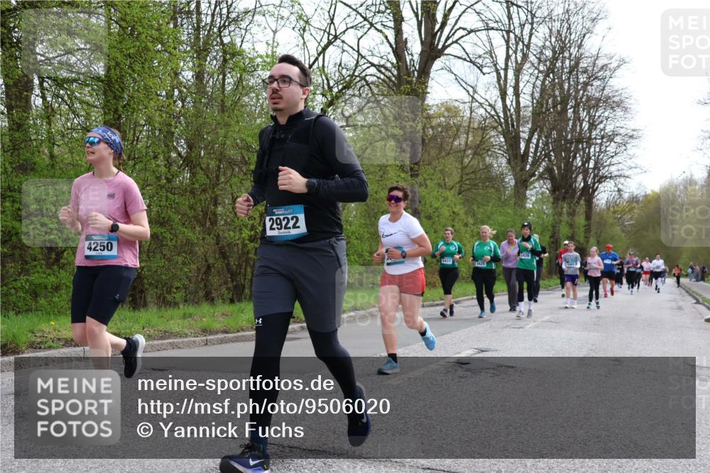 12.04.2026 - 45. Internationalen Wilhelmsburger Insellauf Yannick Fuchs http://msf.ph/oto/9506020 12.04.2026 12:59:10 Laufen 4250, 2922, 8, 5426, 5431, 5425 meine-sportfotos.de