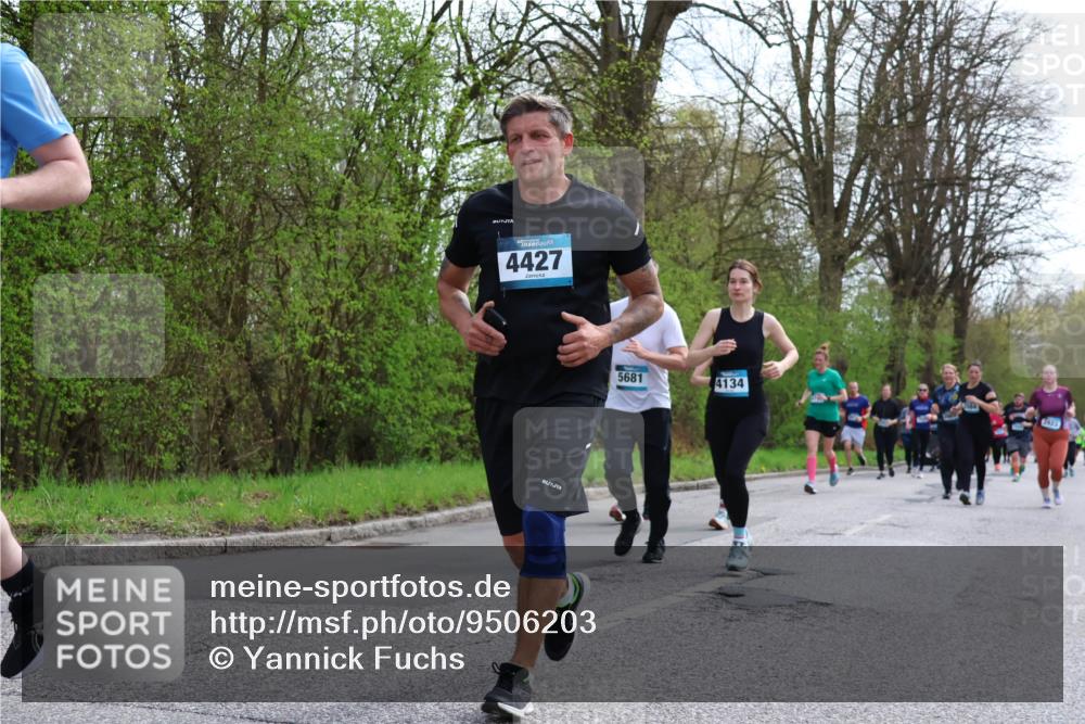12.04.2026 - 45. Internationalen Wilhelmsburger Insellauf Yannick Fuchs http://msf.ph/oto/9506203 12.04.2026 12:59:52 Laufen 4, 4427, 5681, 4134 meine-sportfotos.de