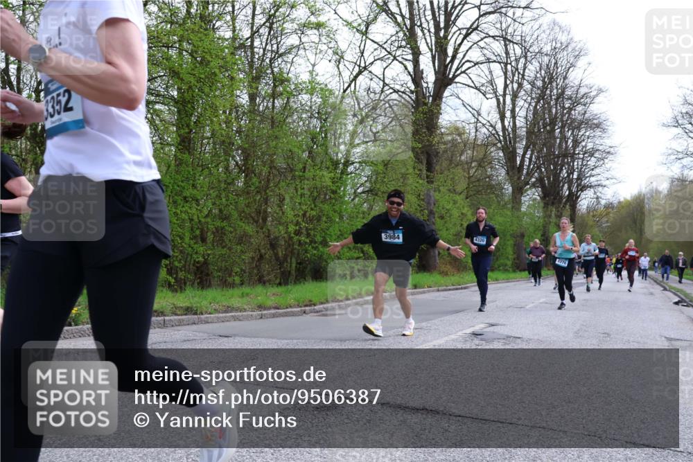12.04.2026 - 45. Internationalen Wilhelmsburger Insellauf Yannick Fuchs http://msf.ph/oto/9506387 12.04.2026 13:00:30 Laufen 3352, 3984, 4320, 4276 meine-sportfotos.de