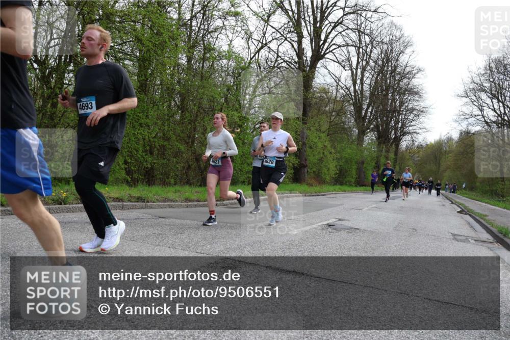 12.04.2026 - 45. Internationalen Wilhelmsburger Insellauf Yannick Fuchs http://msf.ph/oto/9506551 12.04.2026 13:01:02 Laufen 4693, 4627, 4628 meine-sportfotos.de