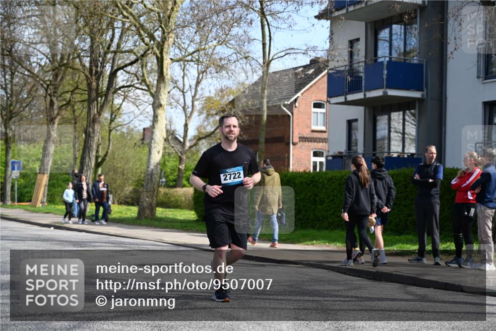 12.04.2026 - 45. Internationalen Wilhelmsburger Insellauf J. Mangold http://msf.ph/oto/9507007 12.04.2026 11:42:09 Ziel 2722, 2722, 5432 meine-sportfotos.de
