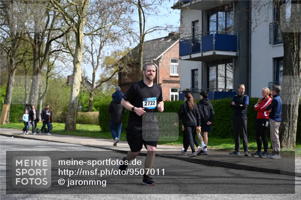 12.04.2026 - 45. Internationalen Wilhelmsburger Insellauf J. Mangold http://msf.ph/oto/9507011 12.04.2026 11:42:09 Ziel 2722, 2722, 5432 meine-sportfotos.de