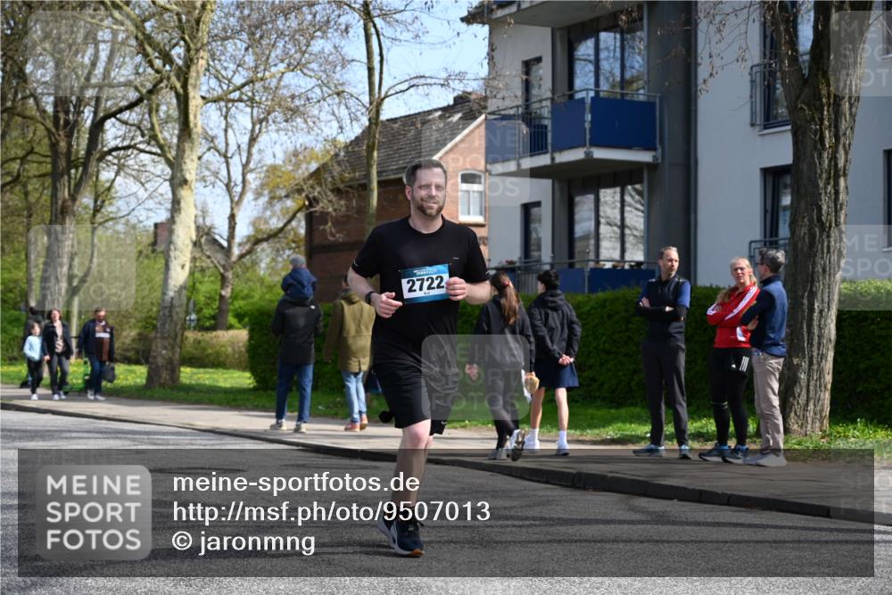 12.04.2026 - 45. Internationalen Wilhelmsburger Insellauf J. Mangold http://msf.ph/oto/9507013 12.04.2026 11:42:10 Ziel 2722, 5432 meine-sportfotos.de