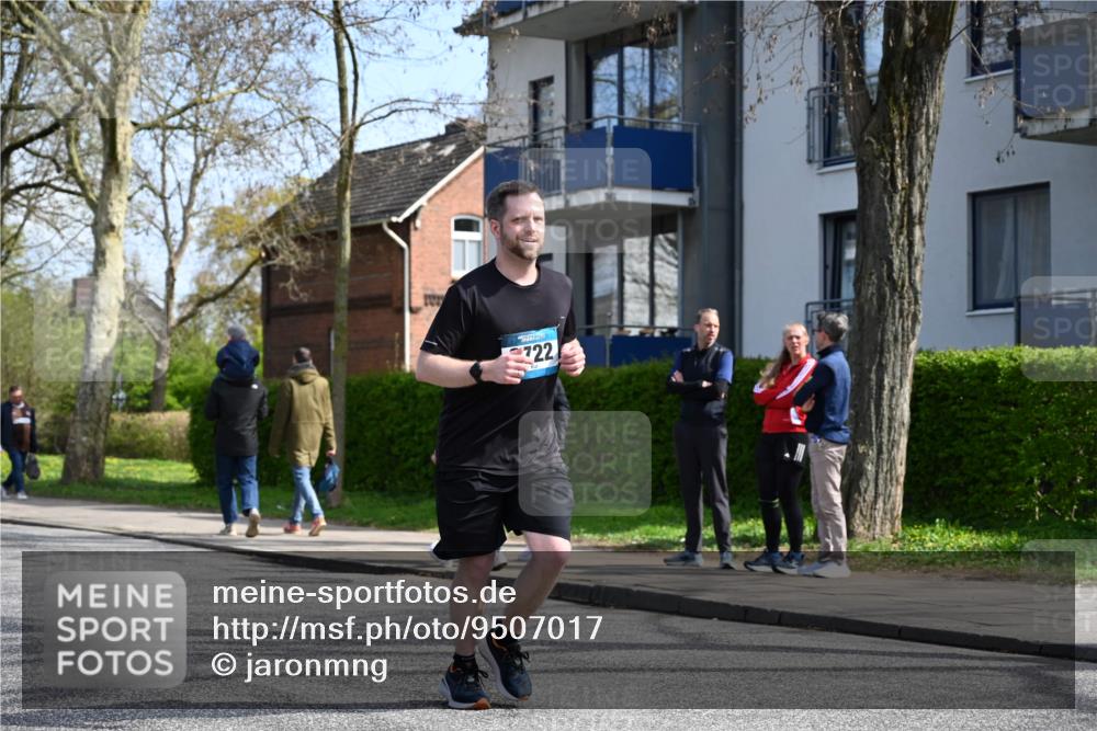 12.04.2026 - 45. Internationalen Wilhelmsburger Insellauf J. Mangold http://msf.ph/oto/9507017 12.04.2026 11:42:10 Ziel 2722, 5432 meine-sportfotos.de