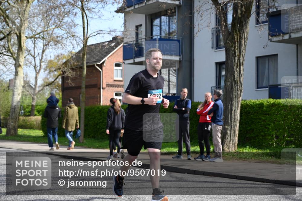 12.04.2026 - 45. Internationalen Wilhelmsburger Insellauf J. Mangold http://msf.ph/oto/9507019 12.04.2026 11:42:10 Ziel 2722, 5432 meine-sportfotos.de