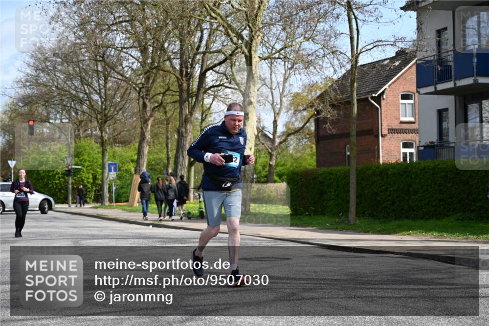 12.04.2026 - 45. Internationalen Wilhelmsburger Insellauf J. Mangold http://msf.ph/oto/9507030 12.04.2026 11:42:25 Ziel 2722, 5432 meine-sportfotos.de