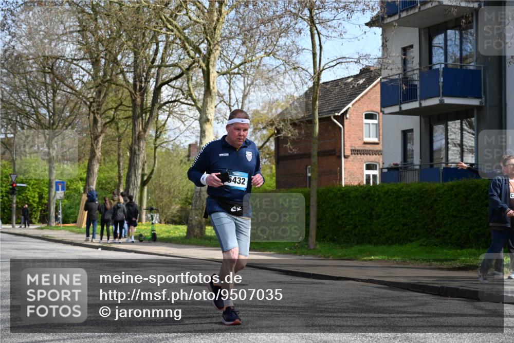 12.04.2026 - 45. Internationalen Wilhelmsburger Insellauf J. Mangold http://msf.ph/oto/9507035 12.04.2026 11:42:26 Ziel 2722, 5432 meine-sportfotos.de