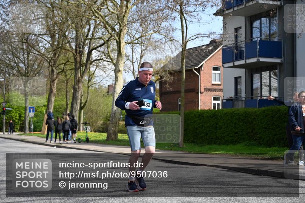 12.04.2026 - 45. Internationalen Wilhelmsburger Insellauf J. Mangold http://msf.ph/oto/9507036 12.04.2026 11:42:26 Ziel 2722, 5432 meine-sportfotos.de
