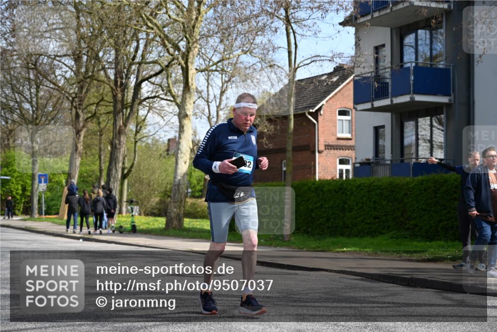 12.04.2026 - 45. Internationalen Wilhelmsburger Insellauf J. Mangold http://msf.ph/oto/9507037 12.04.2026 11:42:26 Ziel 2722, 5432 meine-sportfotos.de