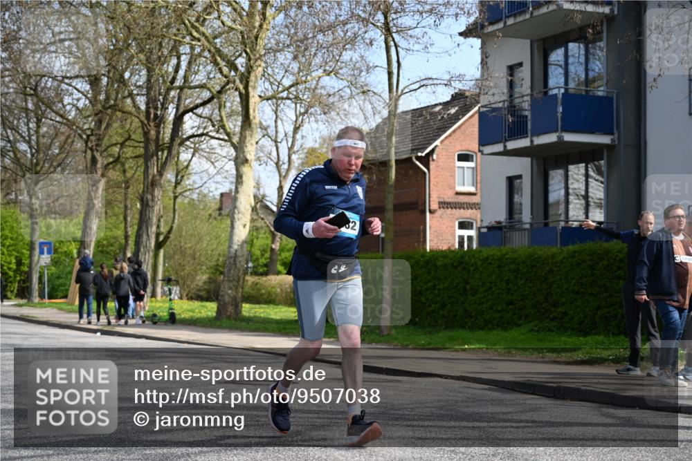 12.04.2026 - 45. Internationalen Wilhelmsburger Insellauf J. Mangold http://msf.ph/oto/9507038 12.04.2026 11:42:26 Ziel 2722, 5432 meine-sportfotos.de