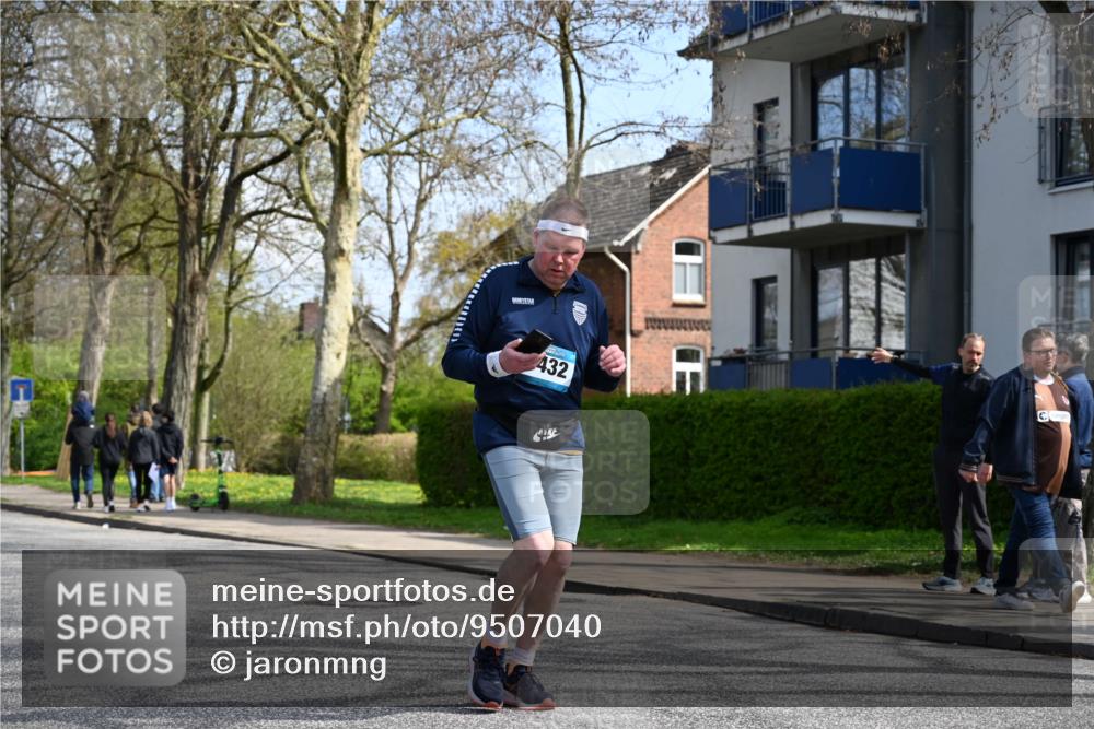 12.04.2026 - 45. Internationalen Wilhelmsburger Insellauf J. Mangold http://msf.ph/oto/9507040 12.04.2026 11:42:26 Ziel 2722, 5432 meine-sportfotos.de
