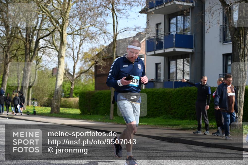 12.04.2026 - 45. Internationalen Wilhelmsburger Insellauf J. Mangold http://msf.ph/oto/9507043 12.04.2026 11:42:26 Ziel 2722, 5432 meine-sportfotos.de