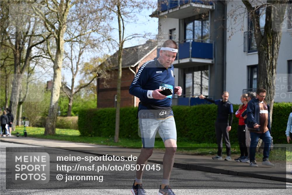 12.04.2026 - 45. Internationalen Wilhelmsburger Insellauf J. Mangold http://msf.ph/oto/9507045 12.04.2026 11:42:27 Ziel 2722, 5432 meine-sportfotos.de