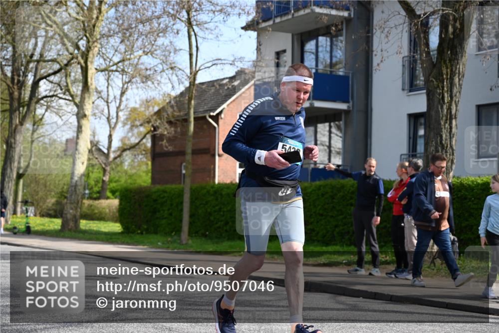 12.04.2026 - 45. Internationalen Wilhelmsburger Insellauf J. Mangold http://msf.ph/oto/9507046 12.04.2026 11:42:27 Ziel 2722, 5432 meine-sportfotos.de