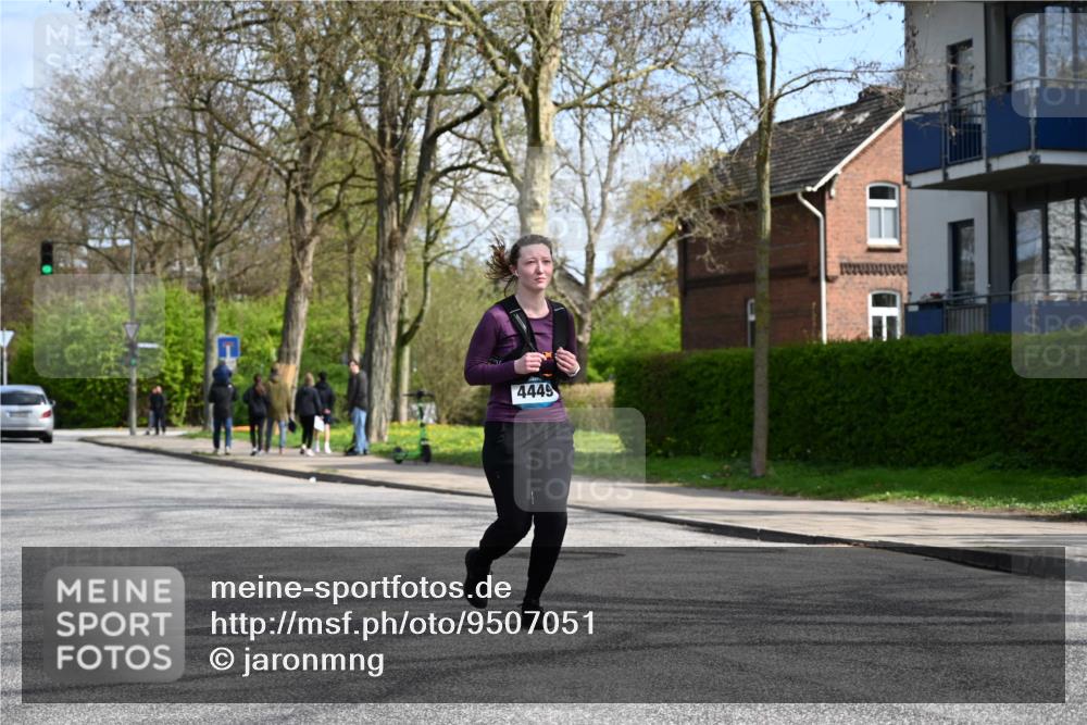 12.04.2026 - 45. Internationalen Wilhelmsburger Insellauf J. Mangold http://msf.ph/oto/9507051 12.04.2026 11:42:32 Ziel 2722, 5432 meine-sportfotos.de