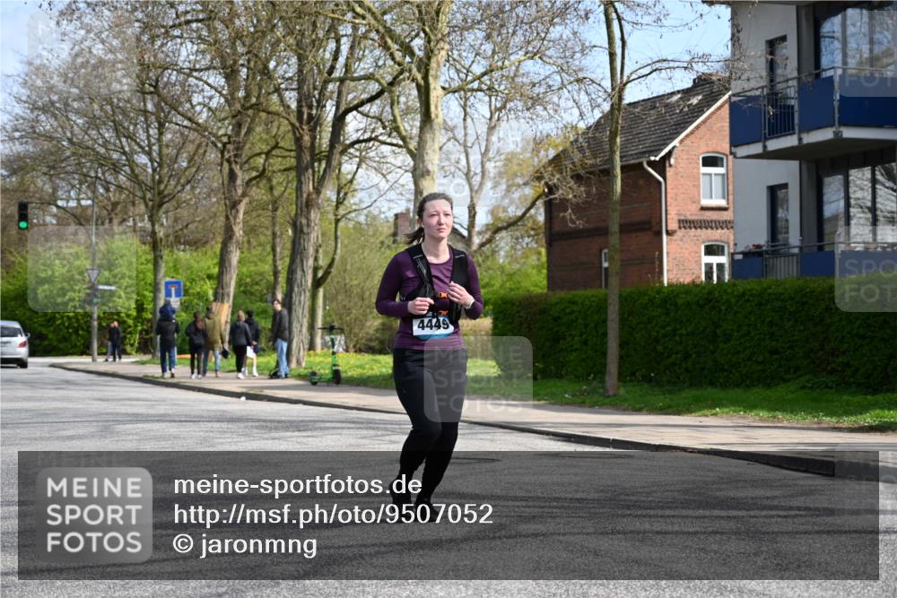 12.04.2026 - 45. Internationalen Wilhelmsburger Insellauf J. Mangold http://msf.ph/oto/9507052 12.04.2026 11:42:32 Ziel 2722, 5432 meine-sportfotos.de