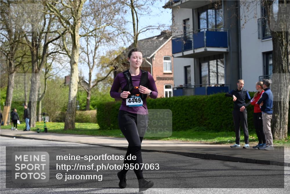 12.04.2026 - 45. Internationalen Wilhelmsburger Insellauf J. Mangold http://msf.ph/oto/9507063 12.04.2026 11:42:33 Ziel 2722, 5432 meine-sportfotos.de