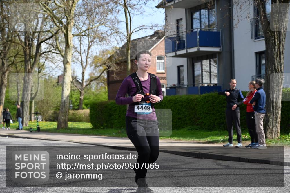 12.04.2026 - 45. Internationalen Wilhelmsburger Insellauf J. Mangold http://msf.ph/oto/9507065 12.04.2026 11:42:33 Ziel 2722, 5432 meine-sportfotos.de
