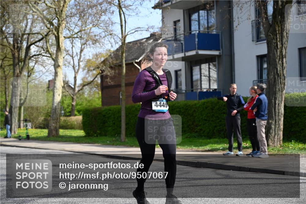 12.04.2026 - 45. Internationalen Wilhelmsburger Insellauf J. Mangold http://msf.ph/oto/9507067 12.04.2026 11:42:33 Ziel 2722, 5432 meine-sportfotos.de