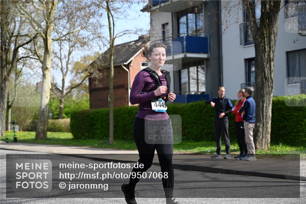 12.04.2026 - 45. Internationalen Wilhelmsburger Insellauf J. Mangold http://msf.ph/oto/9507068 12.04.2026 11:42:33 Ziel 2722, 5432 meine-sportfotos.de