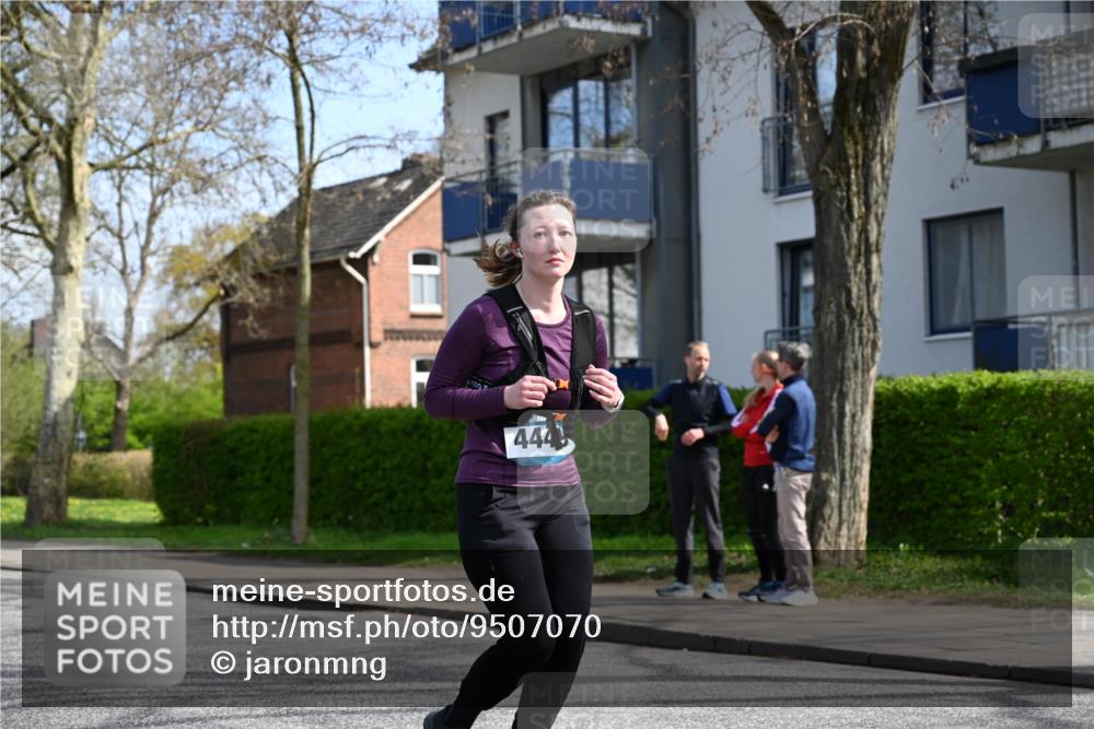 12.04.2026 - 45. Internationalen Wilhelmsburger Insellauf J. Mangold http://msf.ph/oto/9507070 12.04.2026 11:42:34 Ziel 2722, 5432 meine-sportfotos.de