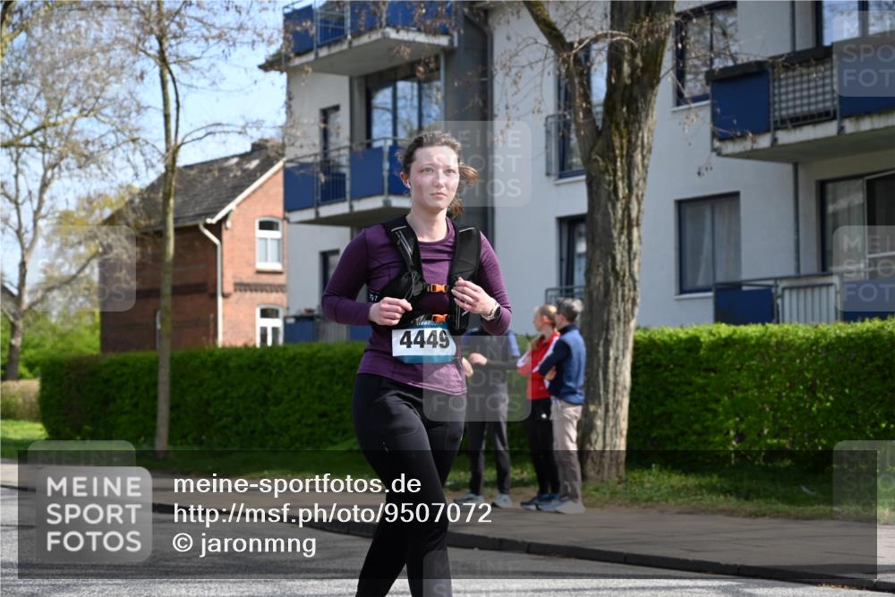 12.04.2026 - 45. Internationalen Wilhelmsburger Insellauf J. Mangold http://msf.ph/oto/9507072 12.04.2026 11:42:34 Ziel 2722, 5432 meine-sportfotos.de