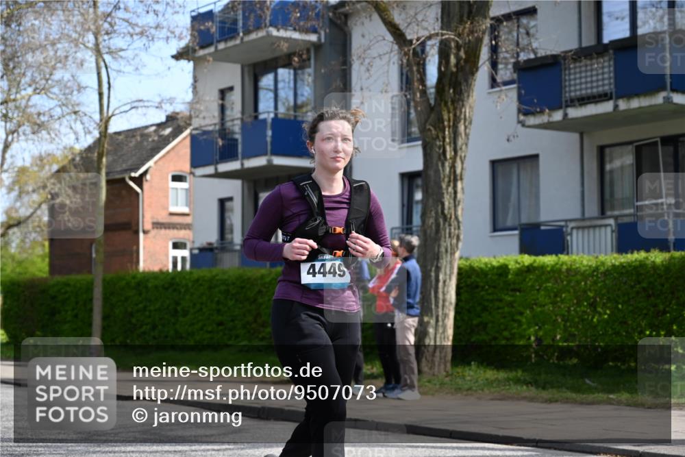 12.04.2026 - 45. Internationalen Wilhelmsburger Insellauf J. Mangold http://msf.ph/oto/9507073 12.04.2026 11:42:34 Ziel 2722, 5432 meine-sportfotos.de