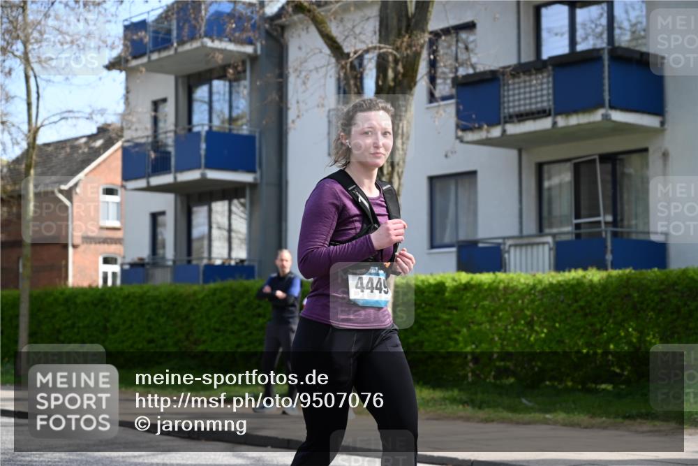 12.04.2026 - 45. Internationalen Wilhelmsburger Insellauf J. Mangold http://msf.ph/oto/9507076 12.04.2026 11:42:34 Ziel 2722, 5432 meine-sportfotos.de