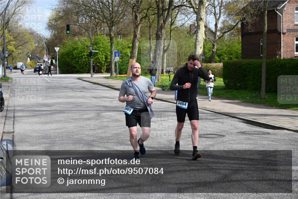 12.04.2026 - 45. Internationalen Wilhelmsburger Insellauf J. Mangold http://msf.ph/oto/9507084 12.04.2026 11:43:20 Ziel 3465, 3464 meine-sportfotos.de