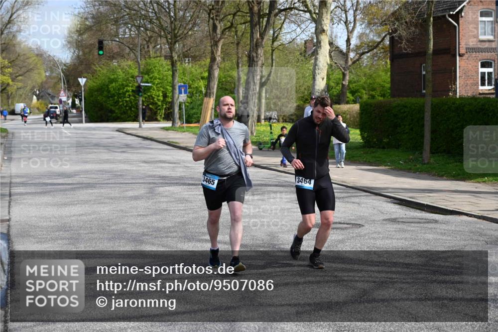 12.04.2026 - 45. Internationalen Wilhelmsburger Insellauf J. Mangold http://msf.ph/oto/9507086 12.04.2026 11:43:20 Ziel 3465, 3464 meine-sportfotos.de
