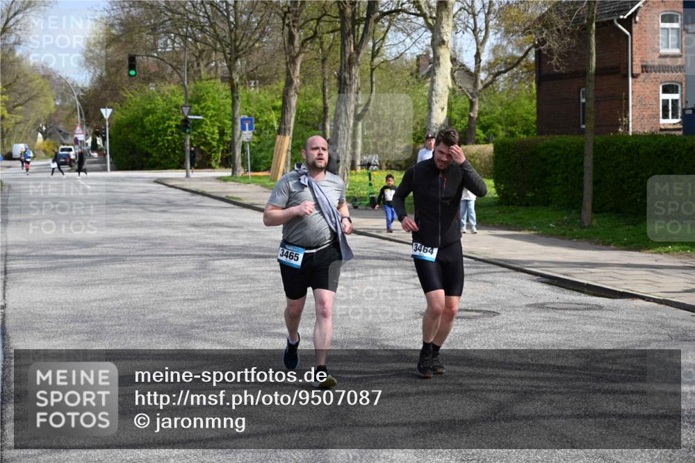 12.04.2026 - 45. Internationalen Wilhelmsburger Insellauf J. Mangold http://msf.ph/oto/9507087 12.04.2026 11:43:20 Ziel 3465, 3464 meine-sportfotos.de