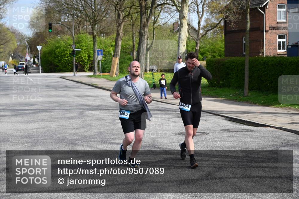 12.04.2026 - 45. Internationalen Wilhelmsburger Insellauf J. Mangold http://msf.ph/oto/9507089 12.04.2026 11:43:21 Ziel 3465, 3464 meine-sportfotos.de