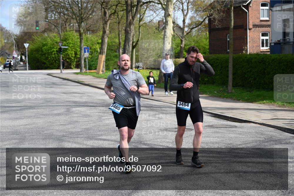 12.04.2026 - 45. Internationalen Wilhelmsburger Insellauf J. Mangold http://msf.ph/oto/9507092 12.04.2026 11:43:21 Ziel 3465, 3464 meine-sportfotos.de