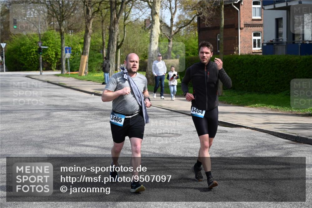12.04.2026 - 45. Internationalen Wilhelmsburger Insellauf J. Mangold http://msf.ph/oto/9507097 12.04.2026 11:43:21 Ziel 3465, 3464 meine-sportfotos.de
