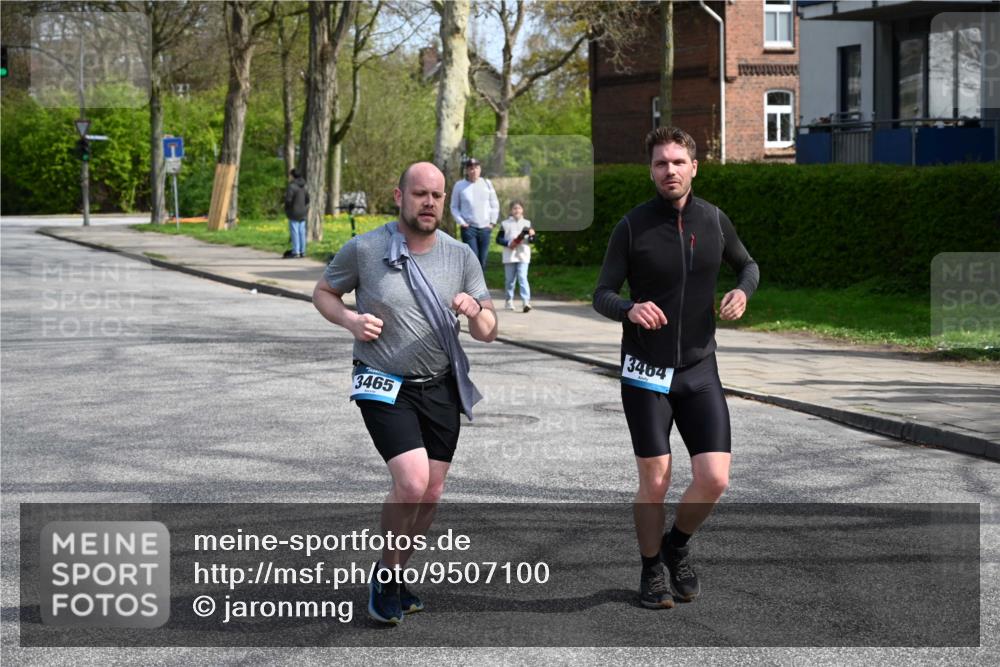 12.04.2026 - 45. Internationalen Wilhelmsburger Insellauf J. Mangold http://msf.ph/oto/9507100 12.04.2026 11:43:22 Ziel 3465, 3464, 3465, 3464 meine-sportfotos.de