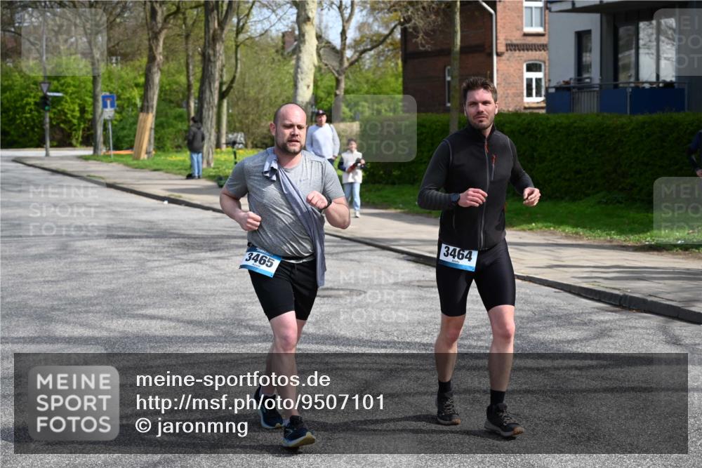 12.04.2026 - 45. Internationalen Wilhelmsburger Insellauf J. Mangold http://msf.ph/oto/9507101 12.04.2026 11:43:22 Ziel 3465, 3464, 3465, 3464 meine-sportfotos.de