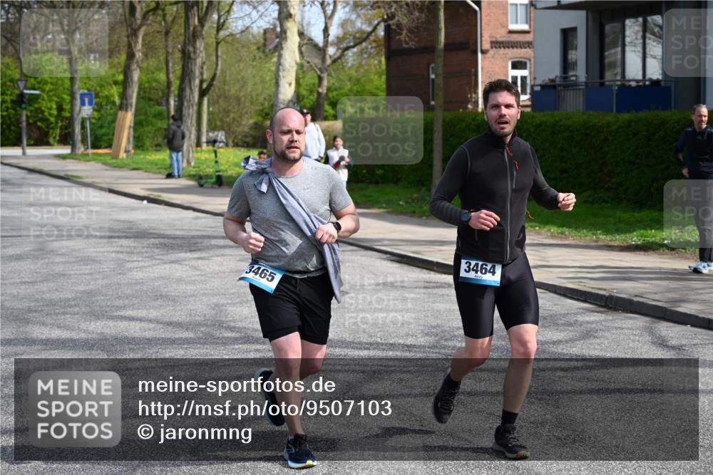 12.04.2026 - 45. Internationalen Wilhelmsburger Insellauf J. Mangold http://msf.ph/oto/9507103 12.04.2026 11:43:22 Ziel 3465, 3464, 3465, 3464 meine-sportfotos.de