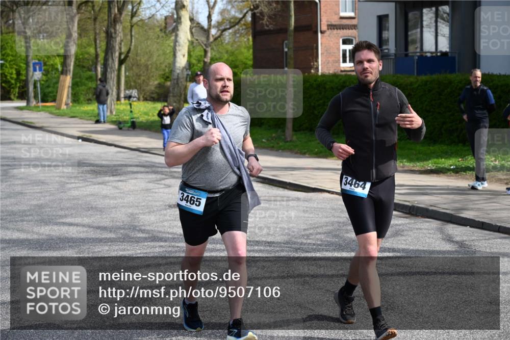 12.04.2026 - 45. Internationalen Wilhelmsburger Insellauf J. Mangold http://msf.ph/oto/9507106 12.04.2026 11:43:22 Ziel 3465, 3464, 3465, 3464 meine-sportfotos.de