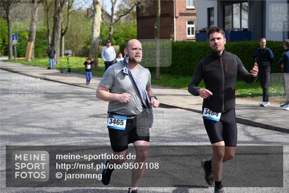 12.04.2026 - 45. Internationalen Wilhelmsburger Insellauf J. Mangold http://msf.ph/oto/9507108 12.04.2026 11:43:22 Ziel 3465, 3464, 3465, 3464 meine-sportfotos.de