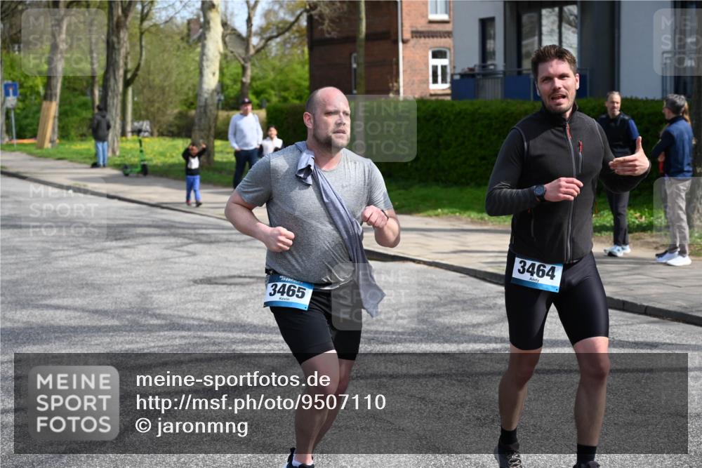 12.04.2026 - 45. Internationalen Wilhelmsburger Insellauf J. Mangold http://msf.ph/oto/9507110 12.04.2026 11:43:22 Ziel 3465, 3464, 3465, 3464 meine-sportfotos.de