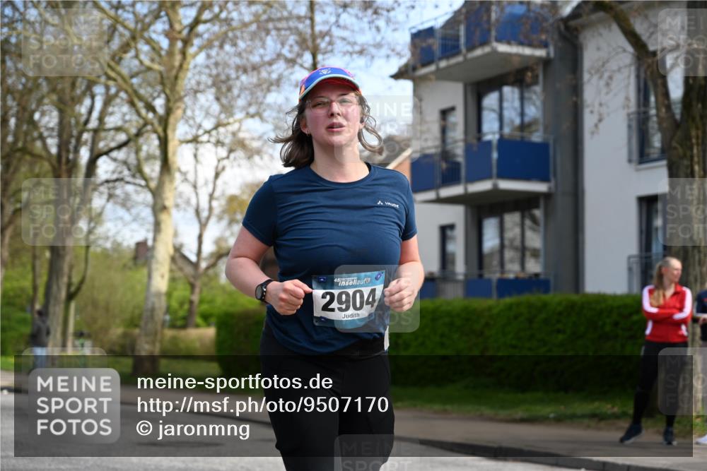 12.04.2026 - 45. Internationalen Wilhelmsburger Insellauf J. Mangold http://msf.ph/oto/9507170 12.04.2026 11:46:11 Ziel 2904, 4685, 4688 meine-sportfotos.de