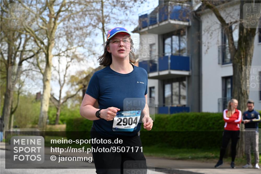 12.04.2026 - 45. Internationalen Wilhelmsburger Insellauf J. Mangold http://msf.ph/oto/9507171 12.04.2026 11:46:11 Ziel 2904, 4685, 4688 meine-sportfotos.de