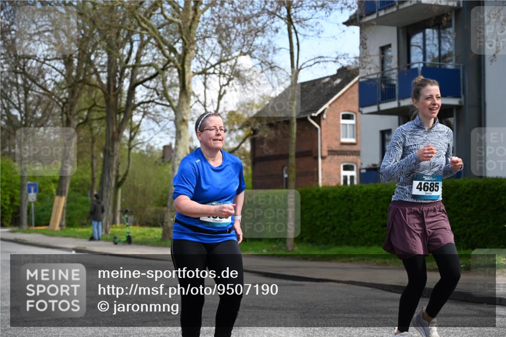 12.04.2026 - 45. Internationalen Wilhelmsburger Insellauf J. Mangold http://msf.ph/oto/9507190 12.04.2026 11:46:28 Ziel 2904, 4685, 4688, 2996 meine-sportfotos.de